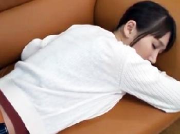 お昼寝タイムの巨乳でムチッとした肉感的な人妻を半尻のまま挿入して強姦凌辱W