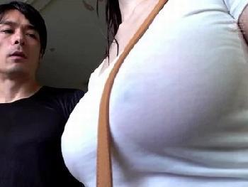 はち切れそうなパイスラ!!男を無意識に魅惑的に誘う爆乳美女とのラッキー性交