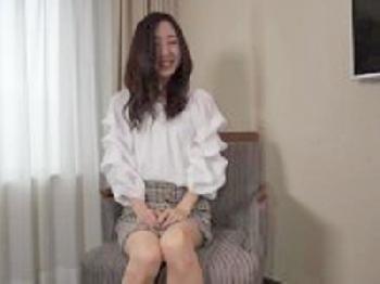 ナンパしたスレンダーなパイパン妻が息切れするまでハード性交