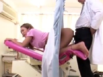 妊娠検査中に婦女暴行される不良ギャル