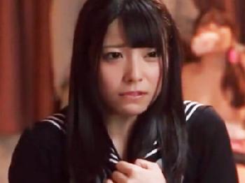 父親の借金のせいで母に見られながらAV撮影させられることになった女子校生娘