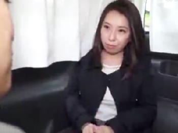 ナンパしたとても綺麗な人妻と会ったその日に中出し密通性交
