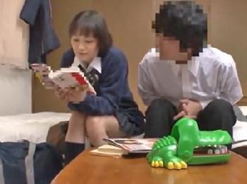 先輩女子校生に頼み込んで筆おろし性交→避妊具未装着で膣内射精までした結末