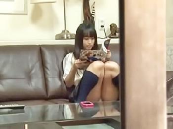 空調業者がオナニーしてる女子校生を見つけて肉棒プレゼント