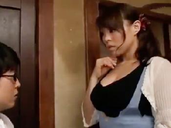 全然懐いてくれない義理息子にアピールする為に女子校生コスプレに着替えた結果性交