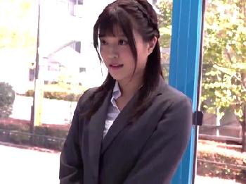 就職活動真っただ中女子大生!!集団面接でも絶対に一番可愛い美少女に半ベソ中出し