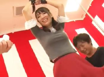 素人娘が卑猥なノーパン拘束電動マッサージ器クイズに挑む→無理ゲー状態ですぐに挿入罰ゲーム