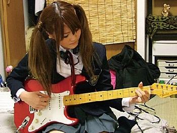 まさかのJカップコスプレイヤー!!まだ幼さの残る顔立ちと官能的乳房のギャップ