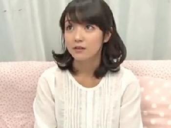 巨根童貞の頼みを断りきれずに筆おろし→中出し暴発にガチ焦り素人娘W