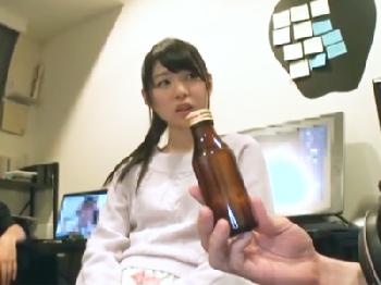 みんながムラっと興奮しているAV編集現場にキュートなスタッフが入った結果