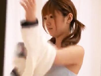 爆乳妹の着替えを覗き見してたら部屋に連れ込まれて神展開に