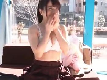 バストアップマッサージなのに股間を弄られて最後までした美少女女子校生