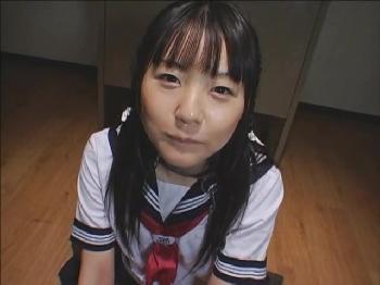 飼育された女子校生に大量精液ぶっかけ→掻き集めてゴックン