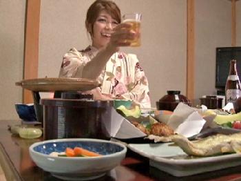 夫とマンネリ化した素人人妻が浮気相手と温泉旅行で膣射性交
