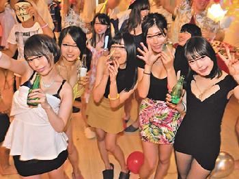 妊娠しても誰が父親か分からない肉棒大好きビッチばかりのヤリコンパーティ