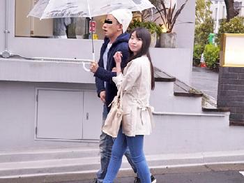 プライベートでナンパされて簡単に堕ちるAV嬢を盗撮