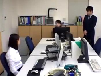 とても綺麗な女性上司にムラっと興奮→まだ仕事が残っているのにオフィスで性行為