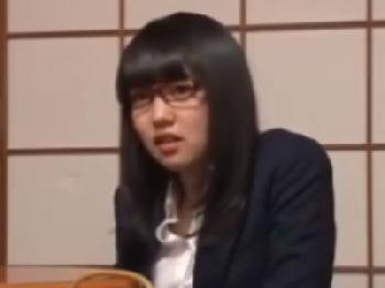 真面目メガネなお姉さんがストレス解消に膣射交尾