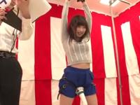 素人さんの両手を拘束して電動マッサージ器を固定し追加でイタズラ即SEX