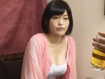 甘えん坊の妹が久しぶりに再会した兄と粘り強く戯れる性行為