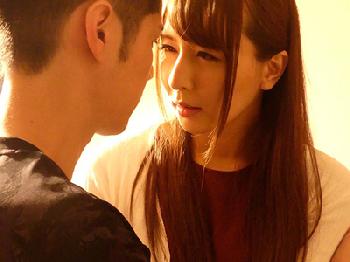 昔の生徒との浮気性交に溺れていく元女教師のマダム