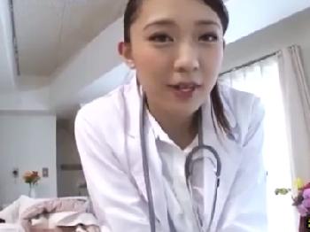 検尿取りに来た母性溢れるとても綺麗な白衣の天使が身動き取れない僕をヌイてくれる!!