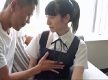 透明感抜群の女子校生が大人の男と朝からセックス
