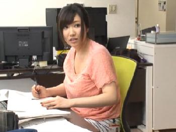 谷間チラ連発してくる同僚女性会社員に耐えきれず社内オフィスで全力の性交