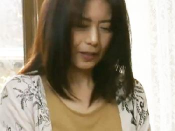 絶倫男に惚れて激しく犯され昇天する40代の熟女