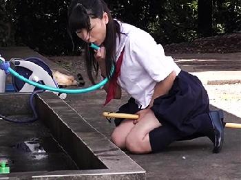 媚薬が効きすぎてオナニーを抑えきれない女子校生→男を見つけて騎乗位性交