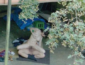 偶然撮影された青姦映像!!誰にも見られていないと確信しながら青空の元でのSEXを完全盗撮