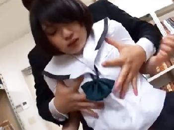 童顔の巨乳女子校生が図書館で冷酷非道な男に襲われて抵抗できずに陰毛がないワレメを犯される