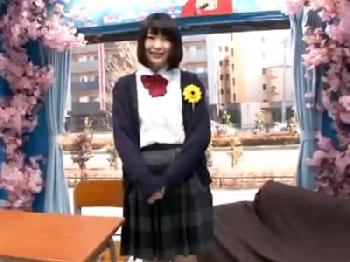 SNSでナンパした貧乳女子校生を自宅連れ込みハメ撮り→無責任にも女性器の奥へ射精