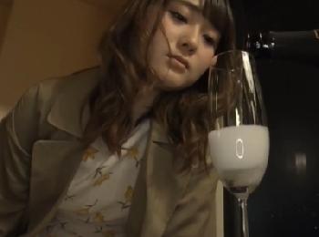 凄く綺麗な人妻とシャンパンを飲みながらドロドロSEX→夫の事なんて1ミリも思っていないマダムと顔面射精ハメ撮り