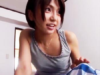 完全にフル勃起した義理息子を哀れに思った義理の母が性的欲求を解消する気持ちいい性行為