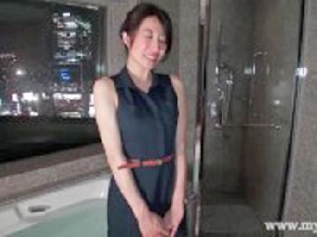 夫の浮気が原因で自分も浮気に走った素人人妻