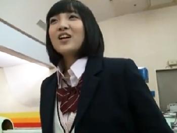 童顔な美少女女子校生とのボーリングデートの後はホテルでしっぽりコンドーム未装着の膣射性交