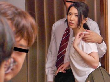 家に遊びに来た夫上司のパワハラ対象にされる人妻