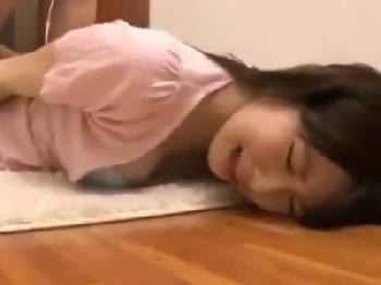 谷間チラしてくる生意気従姉妹を親のいぬ間に性暴行