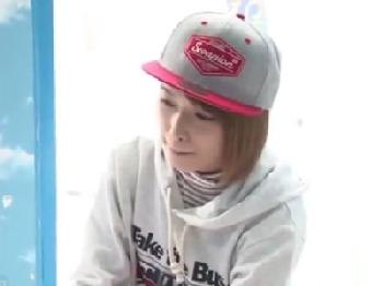 息子のペニスに性的ムラっときてご奉仕してくれるボイン人妻