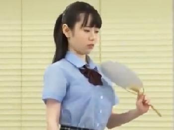 ノーブラ女子校生が職員室のデスクの上で先生と性行為