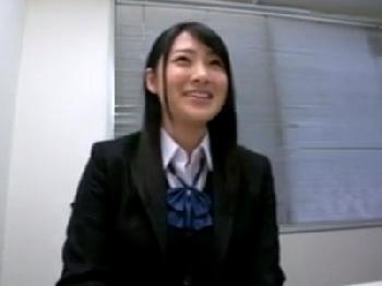 18歳のバスケットボール部女子がモデル志望の面接へ→悪徳プロデューサーに言いくるめられて思う存分AV出演!!