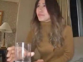 自ら浮気志願してきた素人ギャル系人妻とハメ撮り膣内射精