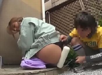 ガテン系ギャルのムチッとした刺激的なお尻に夢中な悪童!!イタズラ通り越してうまそうな体を頂く大冒険♡