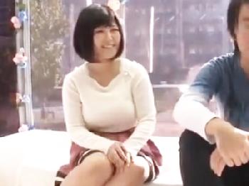 お金欲しさにヤったボイン女子大生が友人の力強いピストンに感じまくりW