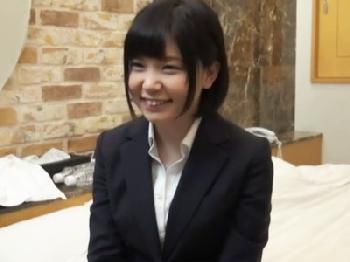 可愛い後輩女性社員の反応と締りが良すぎて休憩なしの二連チャン膣内射精