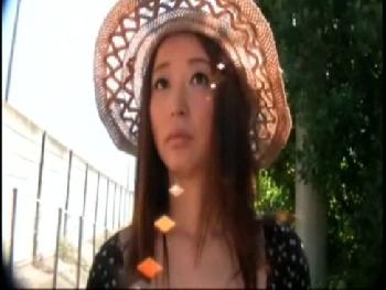 夫を裏切った熟女が野外で変態露出尺八ご奉仕する