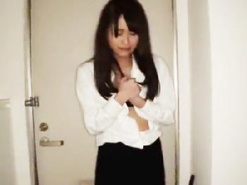 強姦魔に尾行されて自宅に侵入を許した美女会社員が性的凌辱される