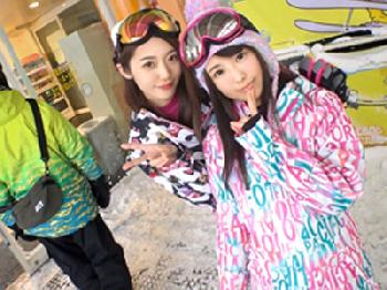 ゲレンデナンパした今どき美少女2人組を口説いて複数人での性行為