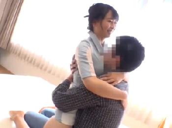 暴走するチェリーボーイも優しく包み込んでくれる巨乳お姉さん